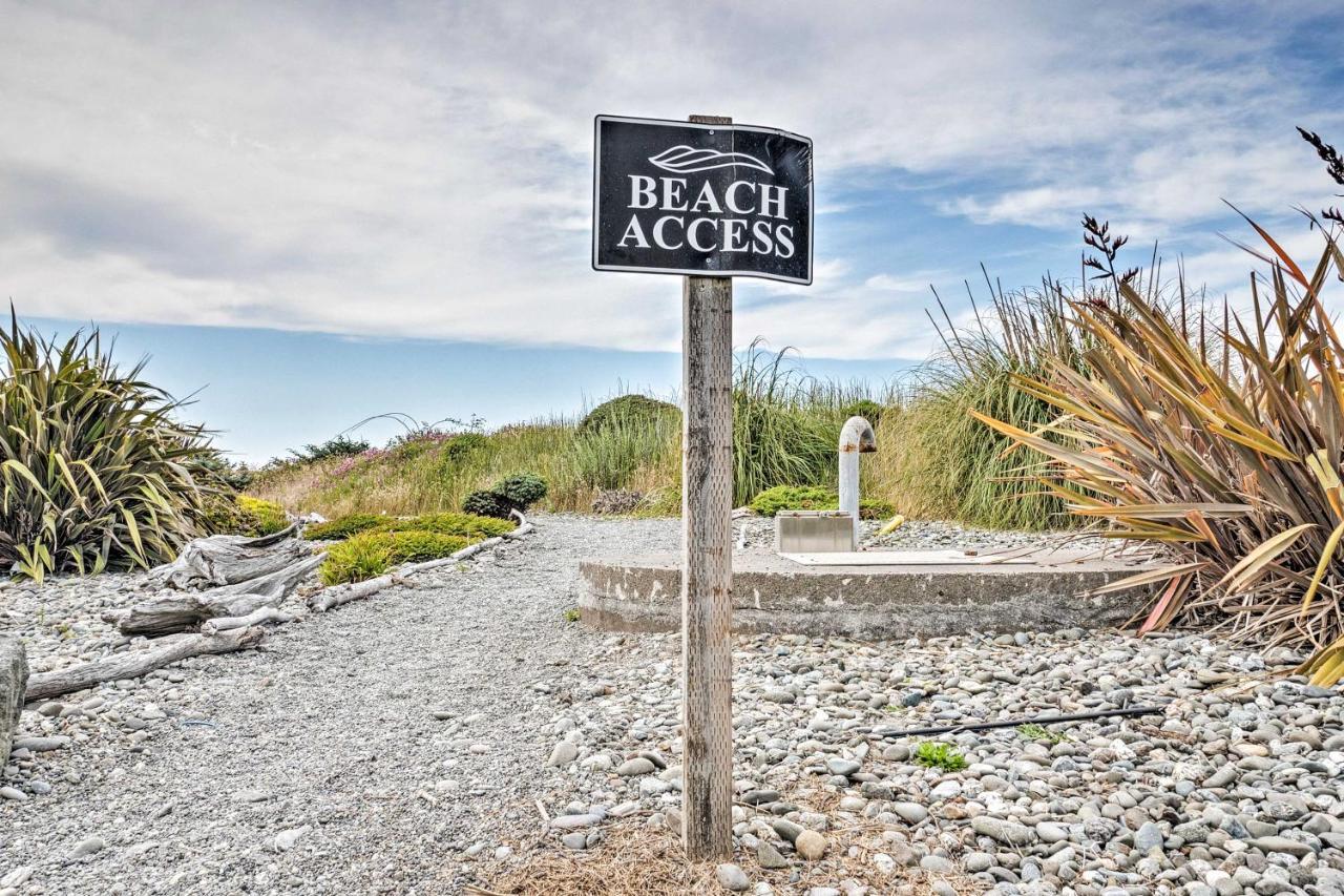 Quiet Waterfront Escape With Hot Tub And Beach Access! Gold Beach Ngoại thất bức ảnh