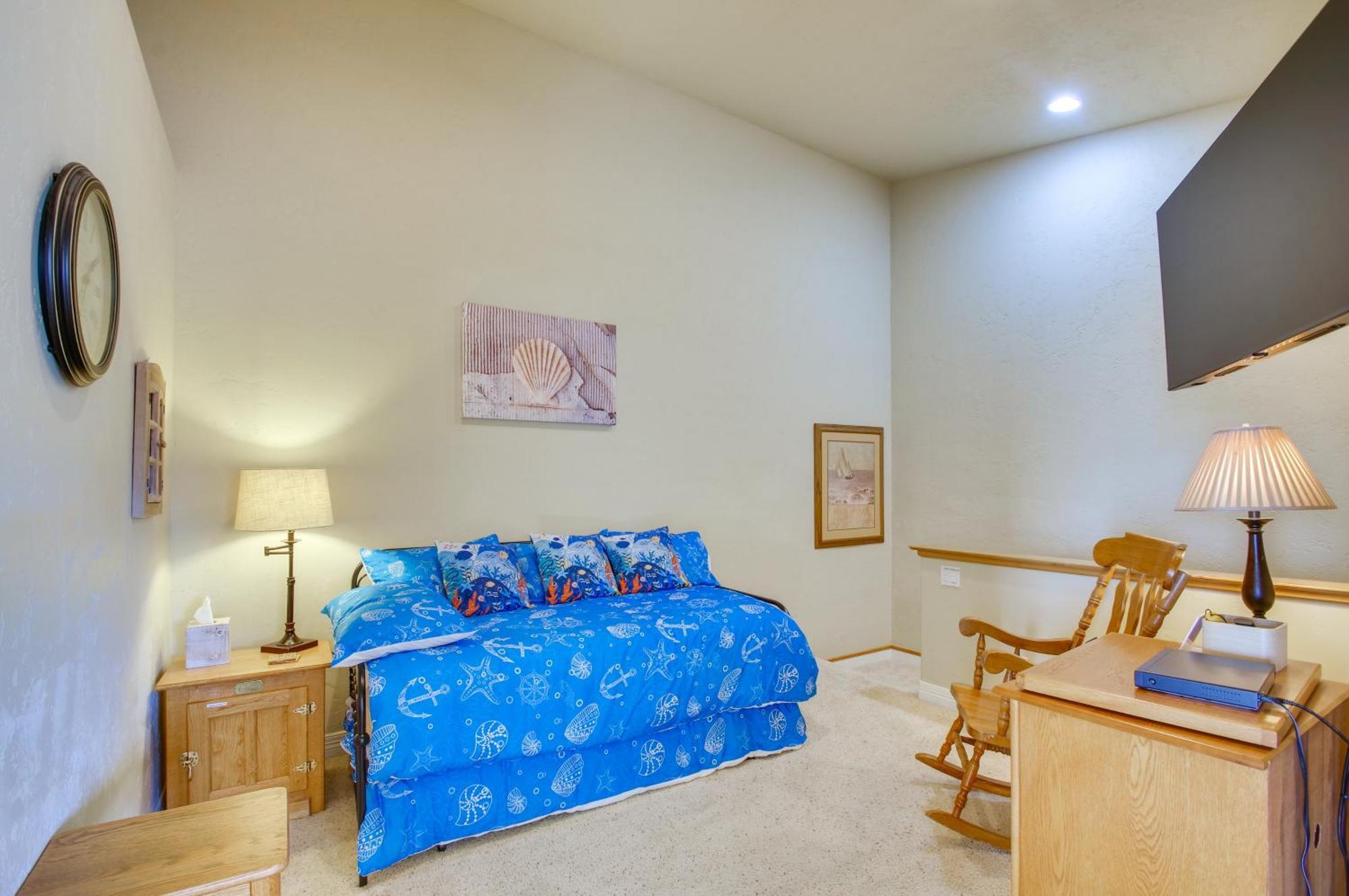 Quiet Waterfront Escape With Hot Tub And Beach Access! Gold Beach Ngoại thất bức ảnh