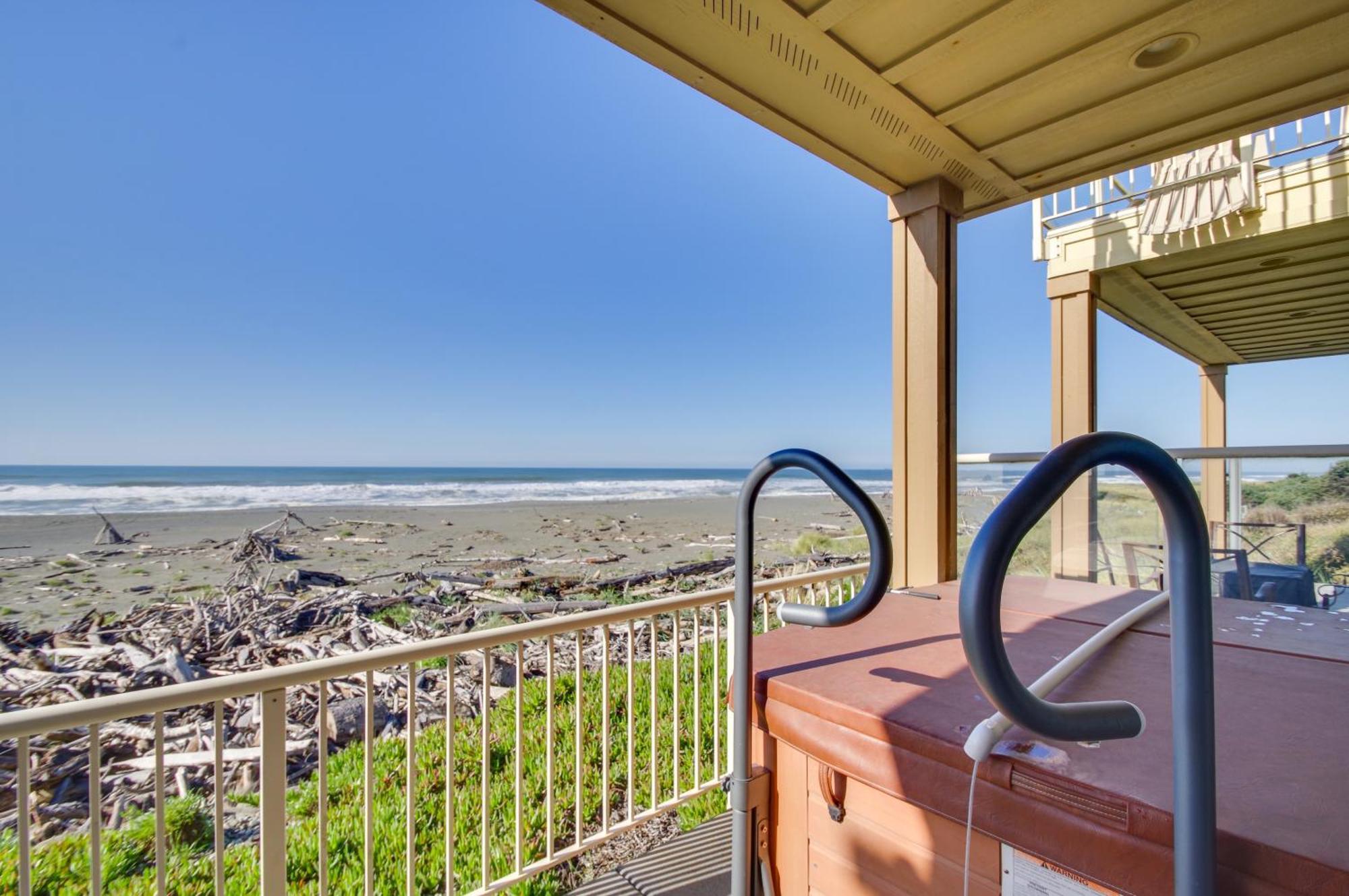 Quiet Waterfront Escape With Hot Tub And Beach Access! Gold Beach Ngoại thất bức ảnh